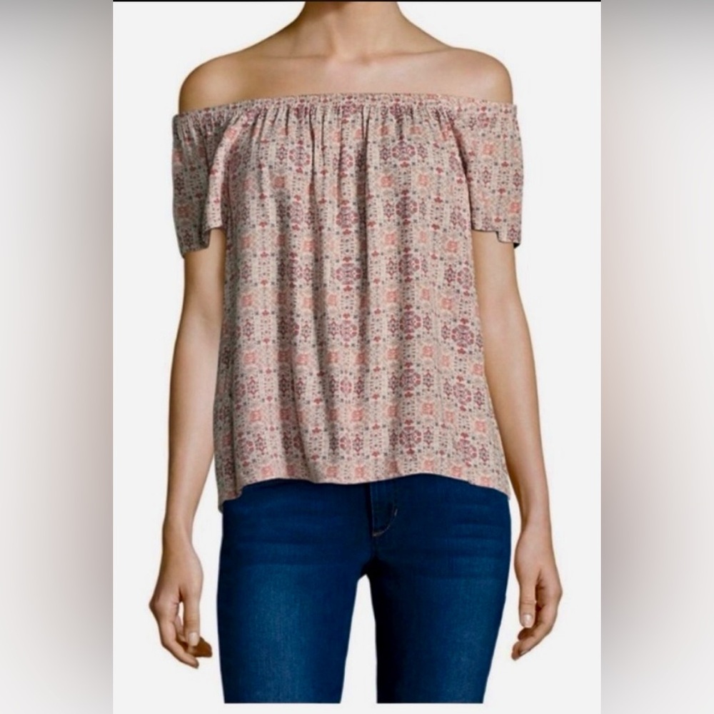 Adorable Soft Joie off shoulder 🌹